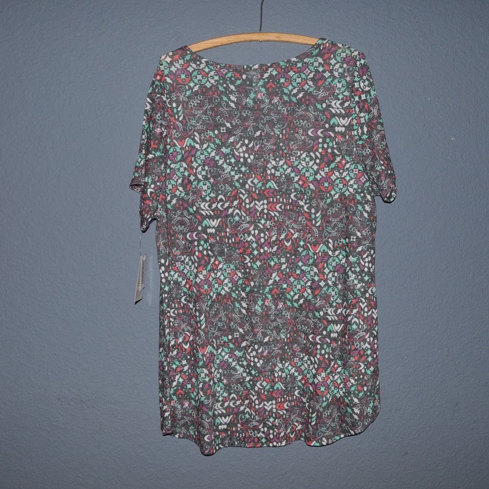 New LULAROE Gray Print Classic Tee T-Shirt NWT A5 - Picture 5 of 8